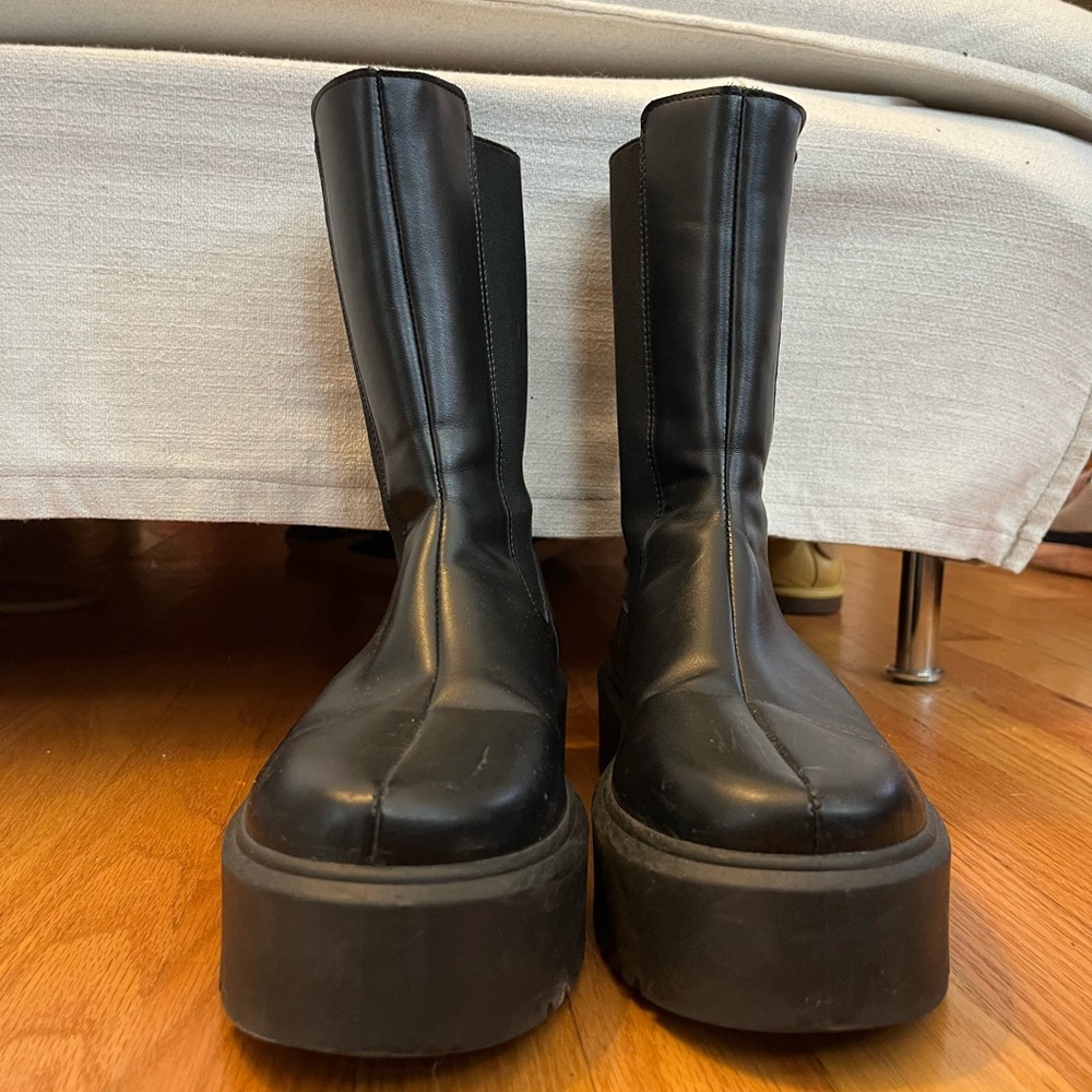 ASOS DESIGN Aqum premium leather chunky chelsea boots in black
